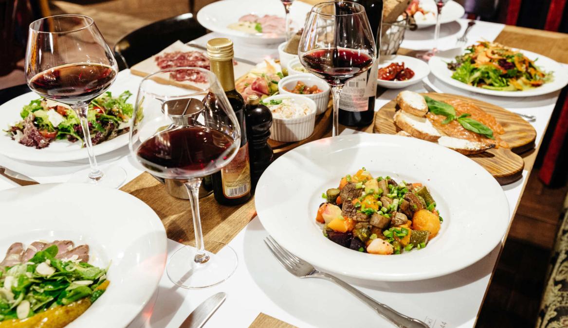 Wein zu Essen: Der praktische Pairing-Guide
