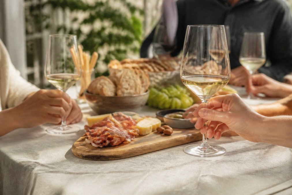 Welcher Wein passt zum Apéro? Schaumwein, Weisswein & passende Häppchen